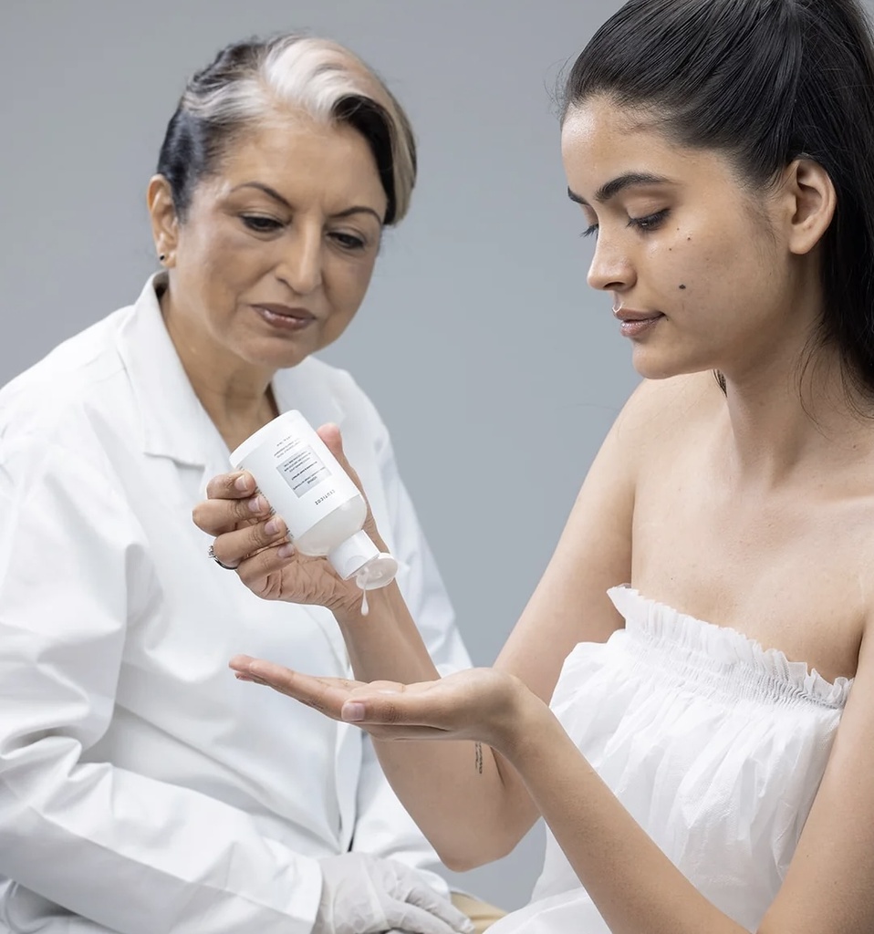 Ceuticoz/ IVORINE Cream Cleanser 100ml:سيتيكوز غسول كريمي لتنظيف البشرة بعمق وتوحيد لونها