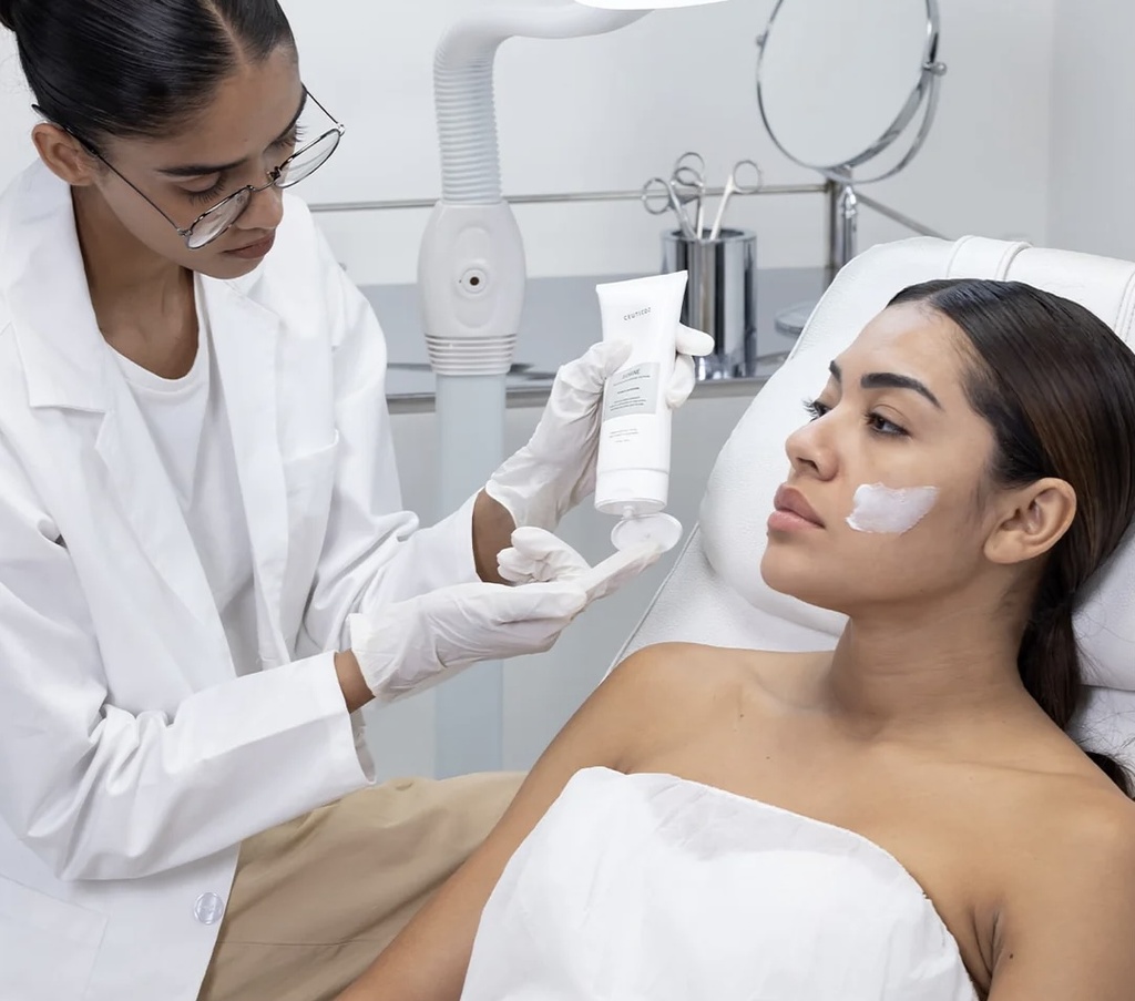 Ceuticoz/ IVORINE Vitamin C & Glutathione Daily Moisturizer 100g: سيتيكوز كريم مرطب يومي لتوحيد لون البشرة