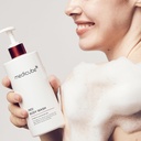 MediCube/ Red Acne Body Wash 400g: مديكيوب غسول للجسم لعلاج حب الشباب والحبوب الحمراء